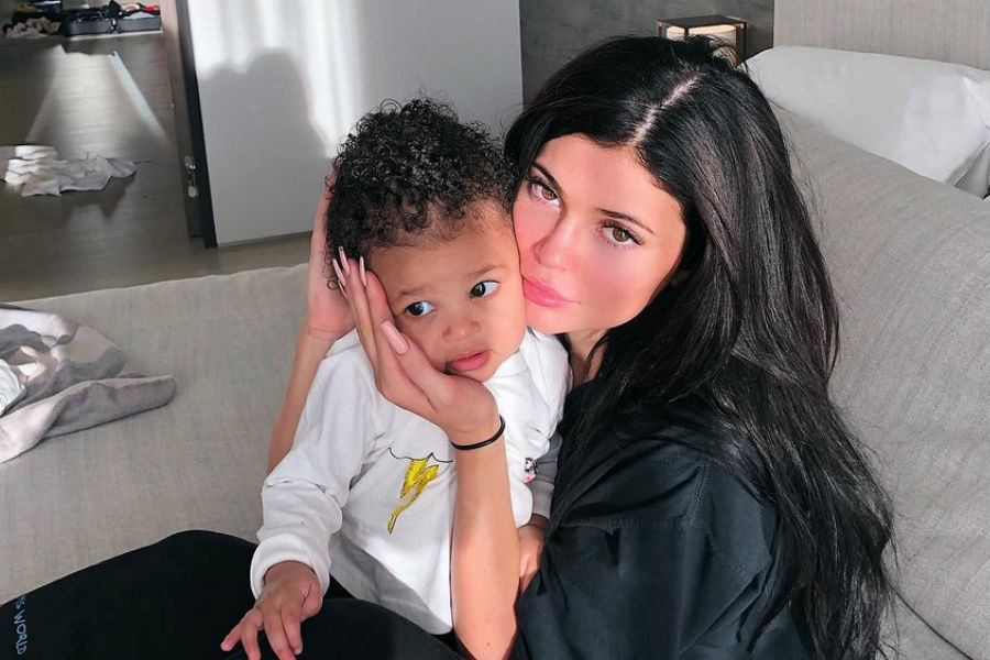 Stormi Imita Las Poses Icónicas De Kylie Jenner Frente A La Cámara Tú En Línea 