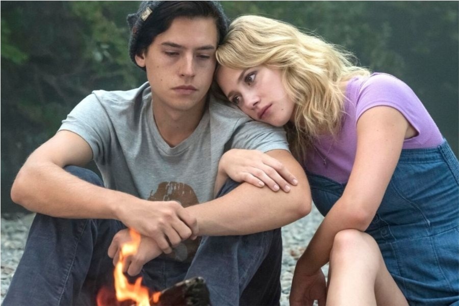 lili reinhart y cole sprouse