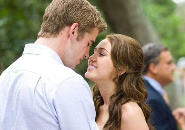 Эта последняя песня которую. Майли сайрус последняя песня. Лиам хемсворт принцесса слонов. Эта последняя песня которую. Эта последняя песня которую.