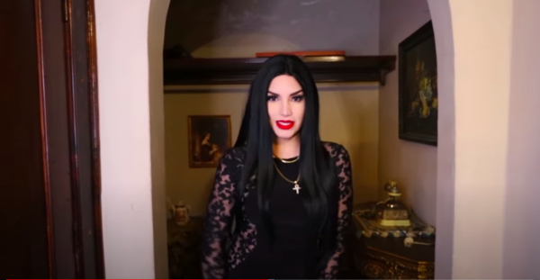 Kimberly Loaiza se disfrazó kenia os