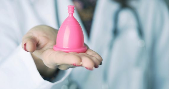 ¿Es segura la copa menstrual? Los ginecólogos hablan al respecto