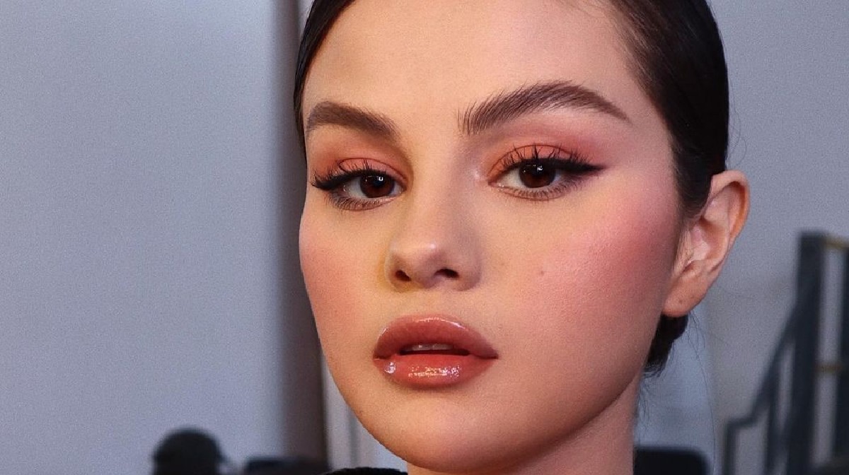 selena gomez se tiñço completamente de rubia