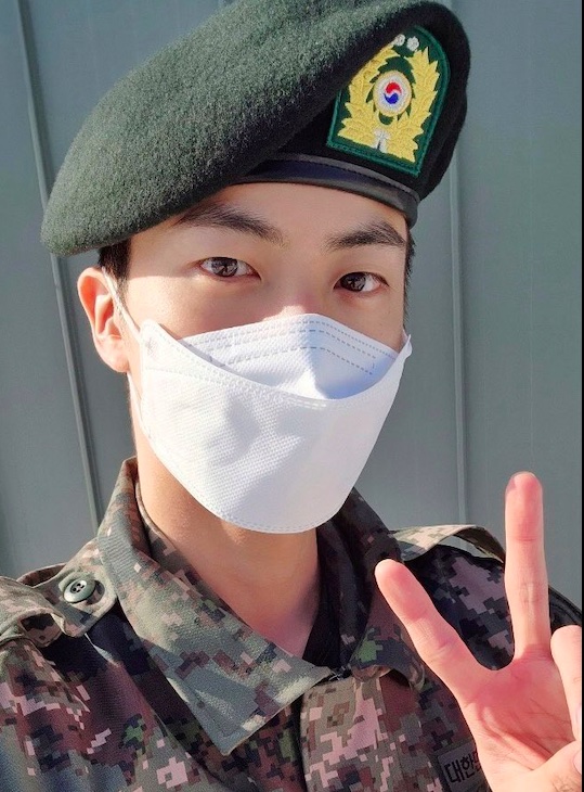 Salieron las primeras fotos de Jin, de BTS, de militar